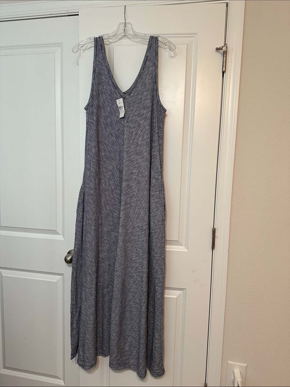 NWT sz L Lou & Grey Striped Navy Softserve Slub Sleeveless V-Neck Maxi Dress.